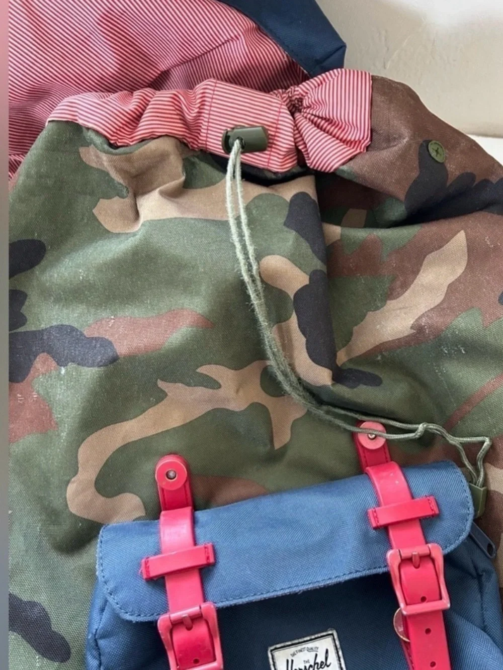 Copy-HERSCHEL SUPPLY CO. LITTLE AMERICA BACKPACK Woodland Camo/Navy/Red Rubber